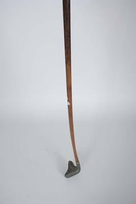 Lot 418 - FRED SAUNDERS: A PATENTED STRAIGHT LINE PUTTER,...