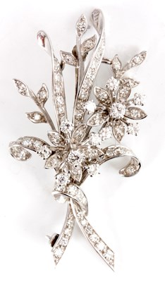 Lot 225 - A VINTAGE 18ct WHITE GOLD AND DIAMOND BROOCH...