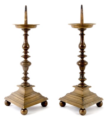 Lot 467 - A PAIR OF 18TH CENTURY DUTCH CAST BRASS...