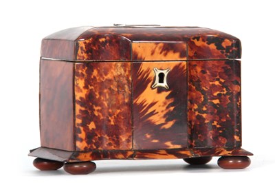 Lot 633 - AN EARLY 19TH CENTURY TORTOISESHELL VENEERED...