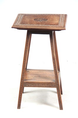 Lot 688 - AN EARLY 20TH CENTURY WALNUT OCCASIONAL TABLE...