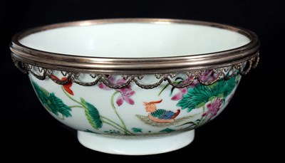 Lot 69 - AN 18TH/19TH CENTURY CHINESE PORCELAIN BOWL...