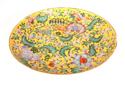 Lot 100 - A MID 18TH CENTURY CH'IEN LUNG PERIOD DISH...