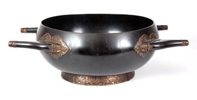 Lot 162 - A LARGE 18TH CENTURY JAPANESE GILT BRONZE...