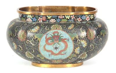 Lot 166 - A FINE QUALITY 18TH CENTURY CHINESE CLOISONNE...