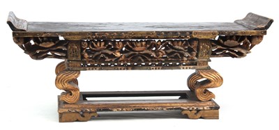 Lot 197 - AN ORNATE EARLY 19TH CENTURY JAPANESE GILTWOOD...