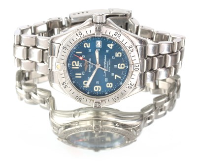 Lot 236 - A GENTLEMAN'S STAINLESS STEEL BREITLING...