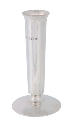 Lot 248 - A STYLISH 20TH CENTURY SILVER TRUMPET VASE BY...