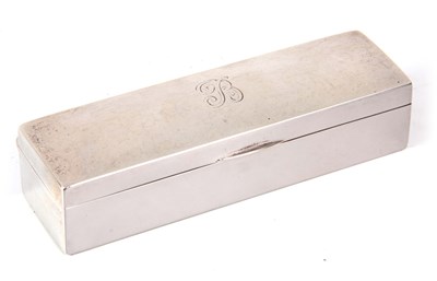 Lot 251 - A GEORGE V SILVER RECTANGULAR BOX having a...