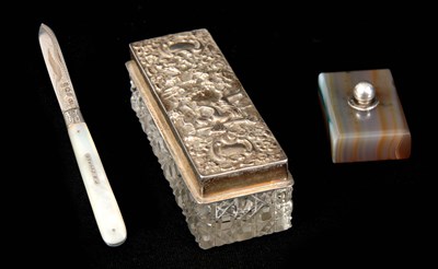 Lot 271 - A COLLECTION OF THREE SILVER ITEMS comprising...