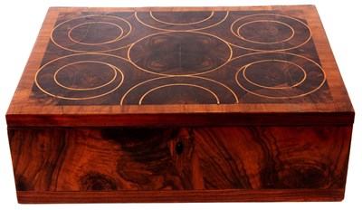 Lot 513 - A WILLIAM & MARY LABURNUM OYSTER VENEERED...