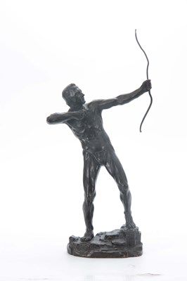 Lot 382 - AN EARLY 20TH CENTURY BRONZE MALE SCULPTURE...