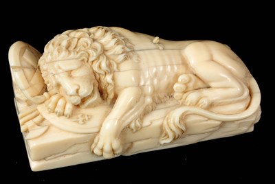 Lot 417 - A 19TH CENTURY FINELY CARVED IVORY SCULPTURE...