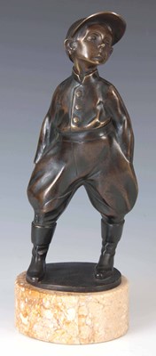 Lot 430 - A STYLISH EARLY 20TH CENTURY PATINATED BRONZE...