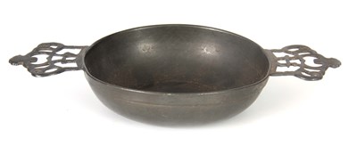 Lot 527 - AN 18TH / 19TH CENTURY PEWTER QUAICH