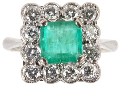 Lot 217 - AN 18CT WHITE GOLD EMERALD AND DIAMOND SQUARE...