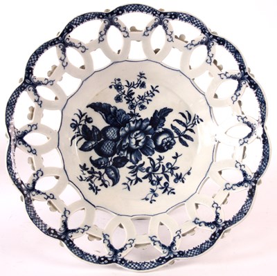 Lot 40 - A large late 18th Century blue and white First...