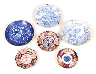 Lot 90 - A SELECTION OF CHINESE IMARI AND BLUE AND...