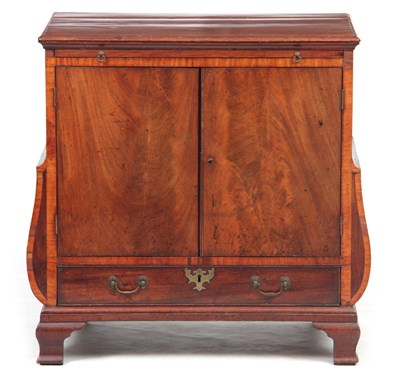 Lot 933 - AN UNUSUAL GEORGE III MAHOGANYCHEST OF DRAWERS...