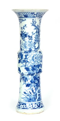 Lot 99 - AN 18TH CENTURY CHINESE BLUE AND WHITE HALL...