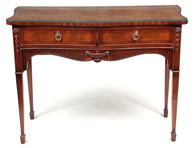 Lot 997 - AN EDWARDIAN SERPENTINE FRONTED MAHOGANY...