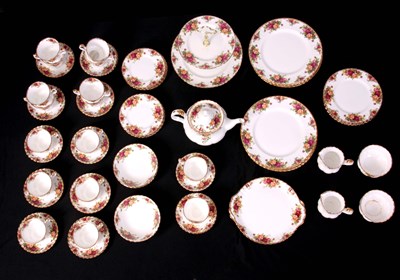 Lot 132 - A COMPREHENSIVE ROYAL ALBERT 'Old Country...