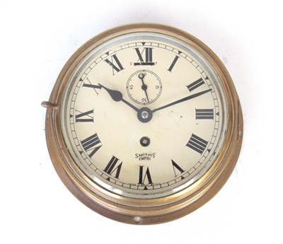 Lot 433 - AN EARLY 20TH CENTURY ENGLISH SHIPS CLOCK with...