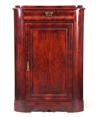 Lot 533 - A LATE 19TH CENTURY FLAMED MAHOGANY FRENCH...