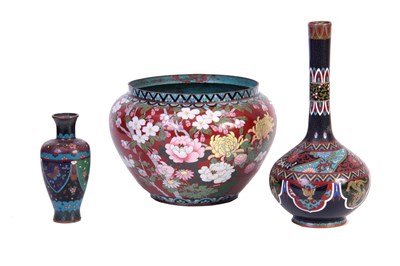 Lot 151 - A LARGE MEIJI PERIOD ORIENTAL CLOISONNE...