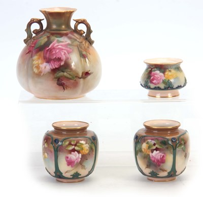 Lot 43 - A ROYAL WORCESTER LARGE LOBED BULBOUS...