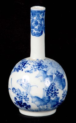 Lot 102 - A 19TH CENTURY JAPANESE BLUE AND WHITE BOTTLE...