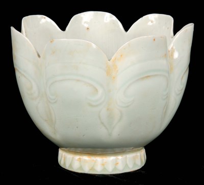 Lot 106 - A CHINESE QINGBAI LOTUS LEAF SHAPED CELADON...