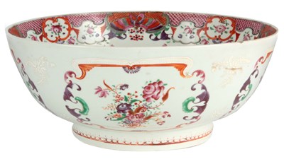 Lot 119 - AN 18TH CENTURY CHINESE EXPORT FAMILLE ROSE...