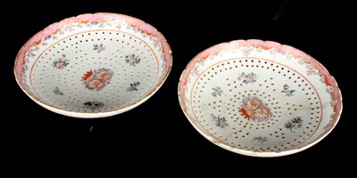 Lot 121 - A PAIR OF 18TH CENTURY CHINESE EXPORT FAMILLE...