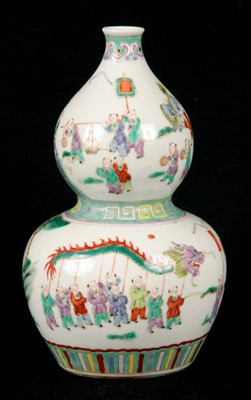 Lot 133 - A CHINESE FAMILLE VERT DOUBLE GOURD VASE...