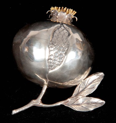 Lot 257 - A SILVER POMEGRANATE 9cm overall - hallmark HN...