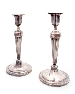 Lot 281 - A PAIR OF GEORGE III SILVER CANDLESTICKS the...