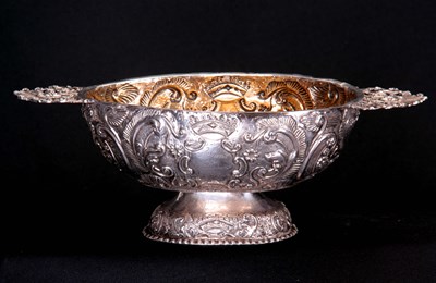 Lot 315 - A 17TH/18TH CENTURY SILVER DUTCH BRANDY BOWL...