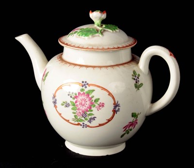 Lot 45 - AN 18TH CENTURY ENGLISH PORCELAIN TEAPOT...