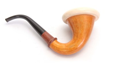 Lot 451 - A BEN WADE DANISH HAND MODELLED LARGE PIPE...