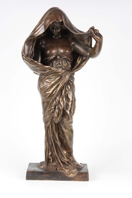 Lot 462 - A FRENCH ART NOUVEAU BRONZE FIGURE depicting a...