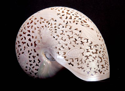 Lot 518 - A FINE 19TH CENTURY LARGE MOTHER OF PEARL...