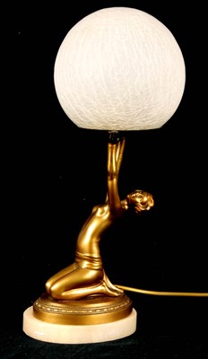 Lot 519 - AN ART DECO GILT METAL TABLE LAMP depicting a...