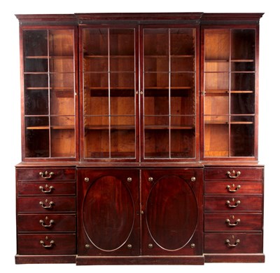 Lot 794 - A GOOD GEORGE III HEPPLEWHITE MAHOGANY...