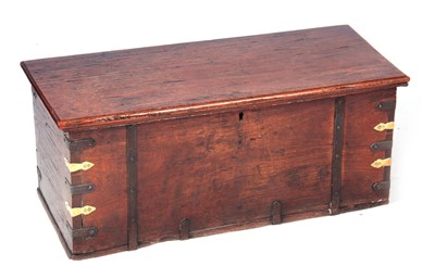 Lot 796 - AN EARLY 18TH CENTURY SMALL OAK PLANK COFFER...