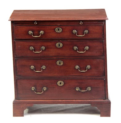 Lot 833 - A SMALL GEORGE II MAHOGANY CHEST OF DRAWERS...