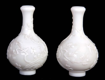Lot 87 - A PAIR OF 19TH CENTURY CHINESE BULBOUS CAMEO...