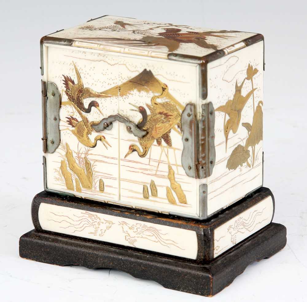 Lot 160 - A LATE 19TH CENTURY JAPANESE IVORY AND...