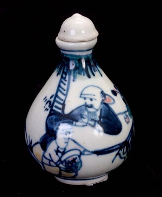 Lot 88 - AN EARLY CHINESE BULBOUS SHAPED SNUFF BOTTLE...
