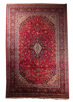 Lot 913 - A LARGE MULTI COLOURED MIDDLE EASTERN CARPET...